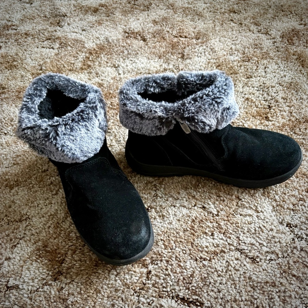 Khombu Black Ankle Boots with Gray Faux-Fur Cuff